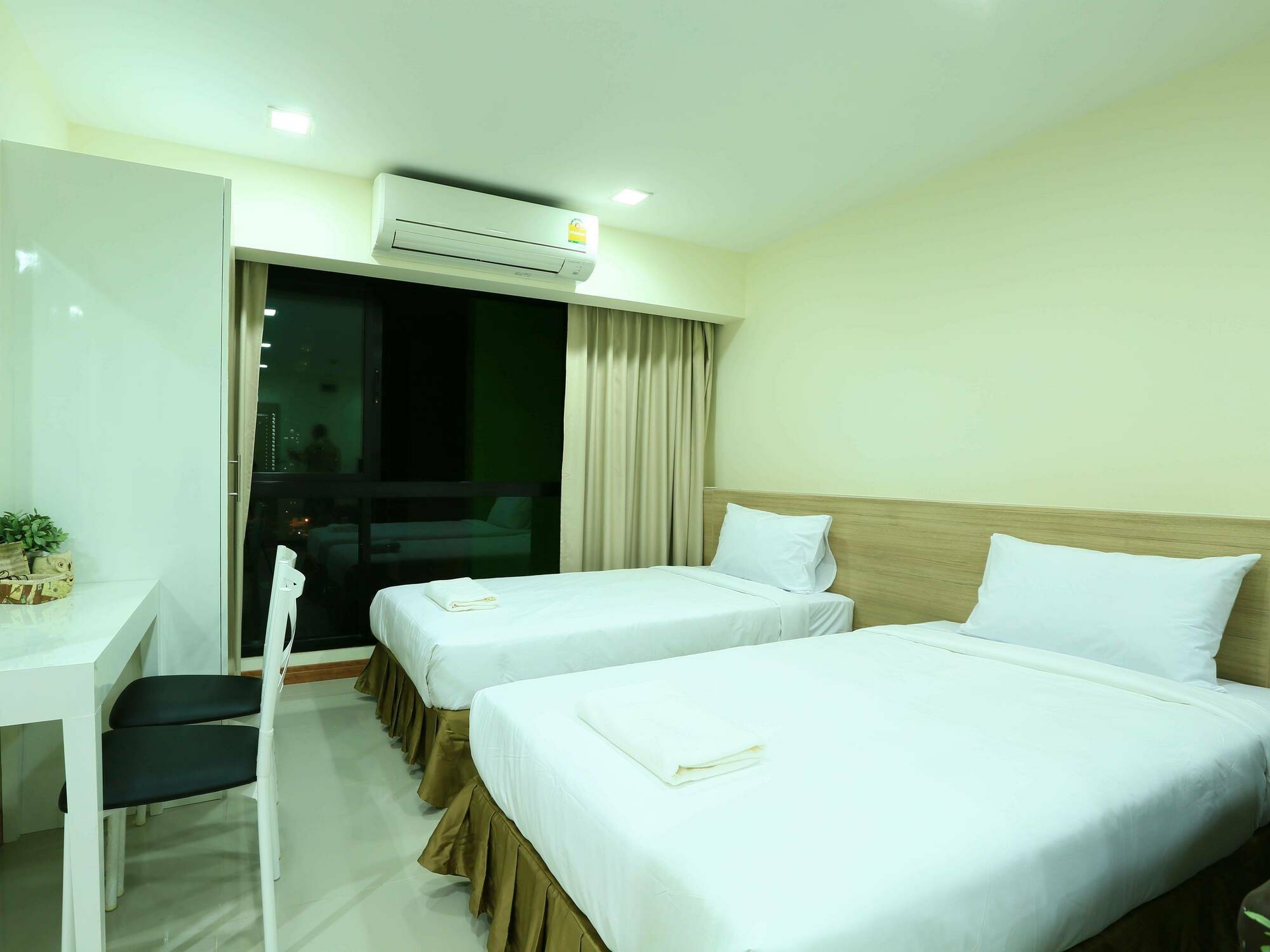 The Plimplace Hotel Bangkok Exterior photo